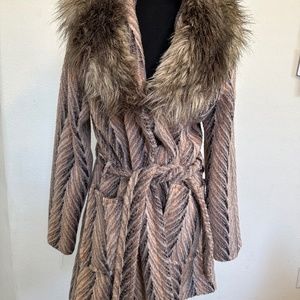 Sanctuary Chevron print with Faux Fur collar Size Large